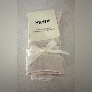 ✨NWT✨Stems: Women’s 2 Pack Conscious Cashmere Socks